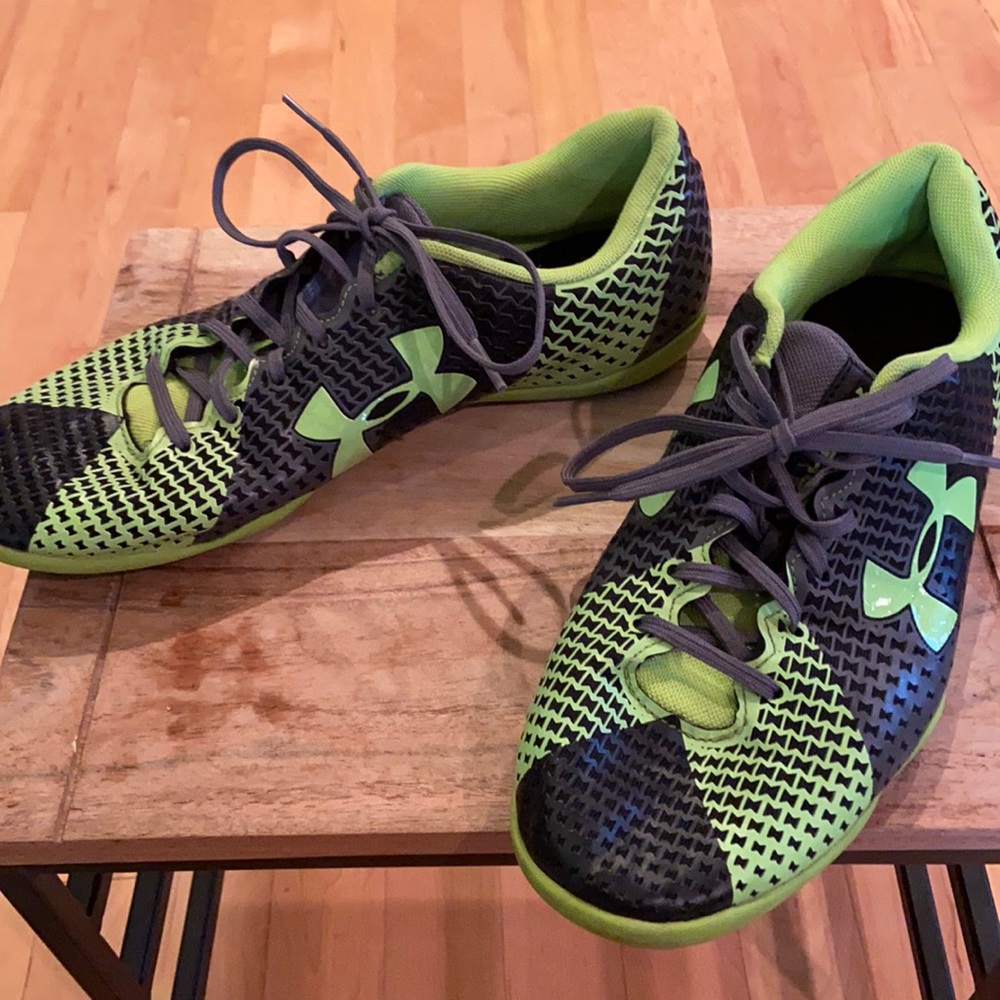 Men's indoor soccer shoe!